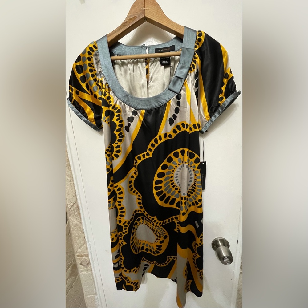 Short  Puff sleeve dress.
